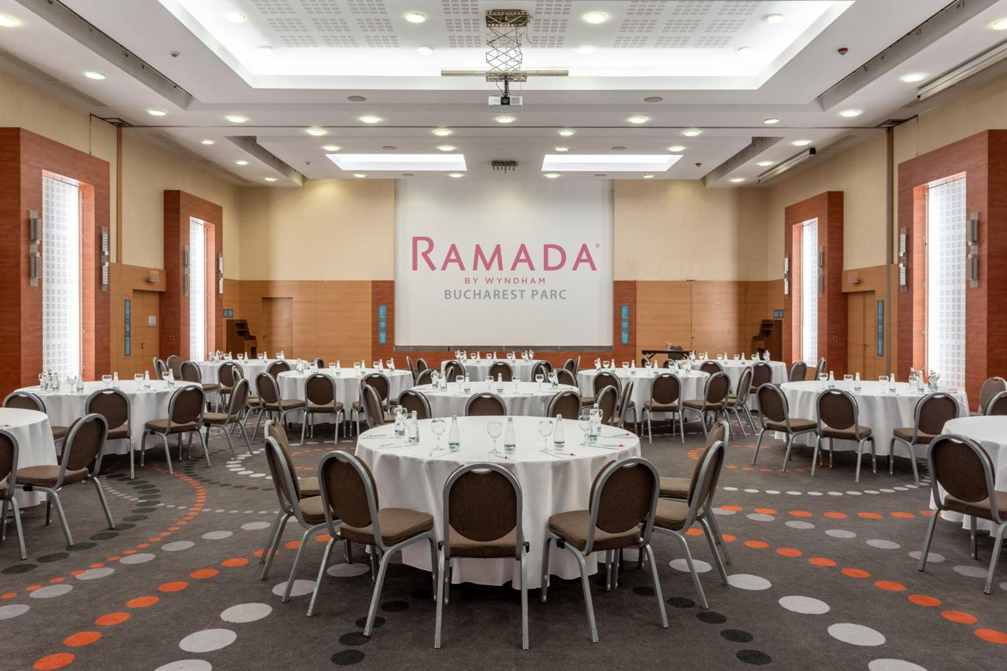 Ramada By Wyndham Bucharest Parc Hotel Exterior photo